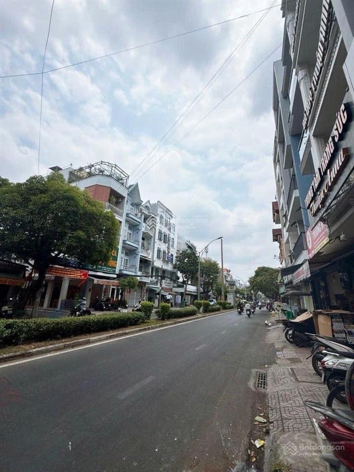 Mt nguyễn cửu đàm, 4,5x17 cấp 4, đường 32m, giá 13,9 tỷ