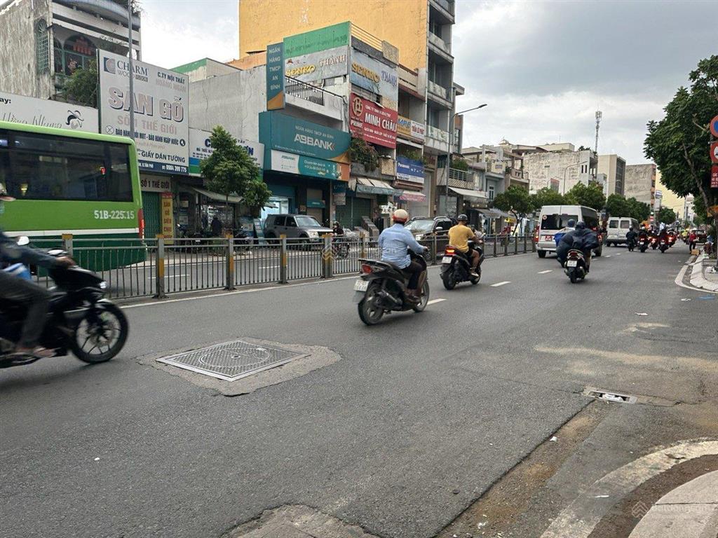 Mtkd lũy bán bích, 4,3x23, đúc 1 lầu, giá 13,5 tỷ