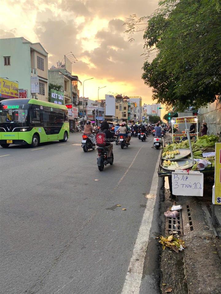 Mt hòa bình, 4x15,5 đúc 3 lầu, giá 12,5 tỷ