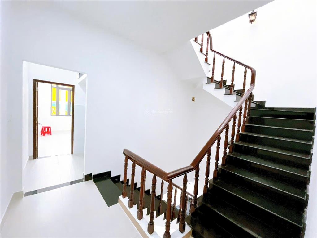 106 cầu xéo, 5,2x17,4 đúc 2 lầu sân thượng