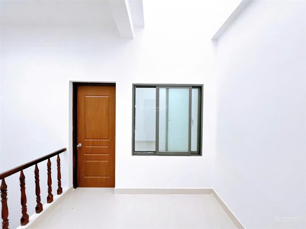 106 cầu xéo, 5,2x17,4 đúc 2 lầu sân thượng