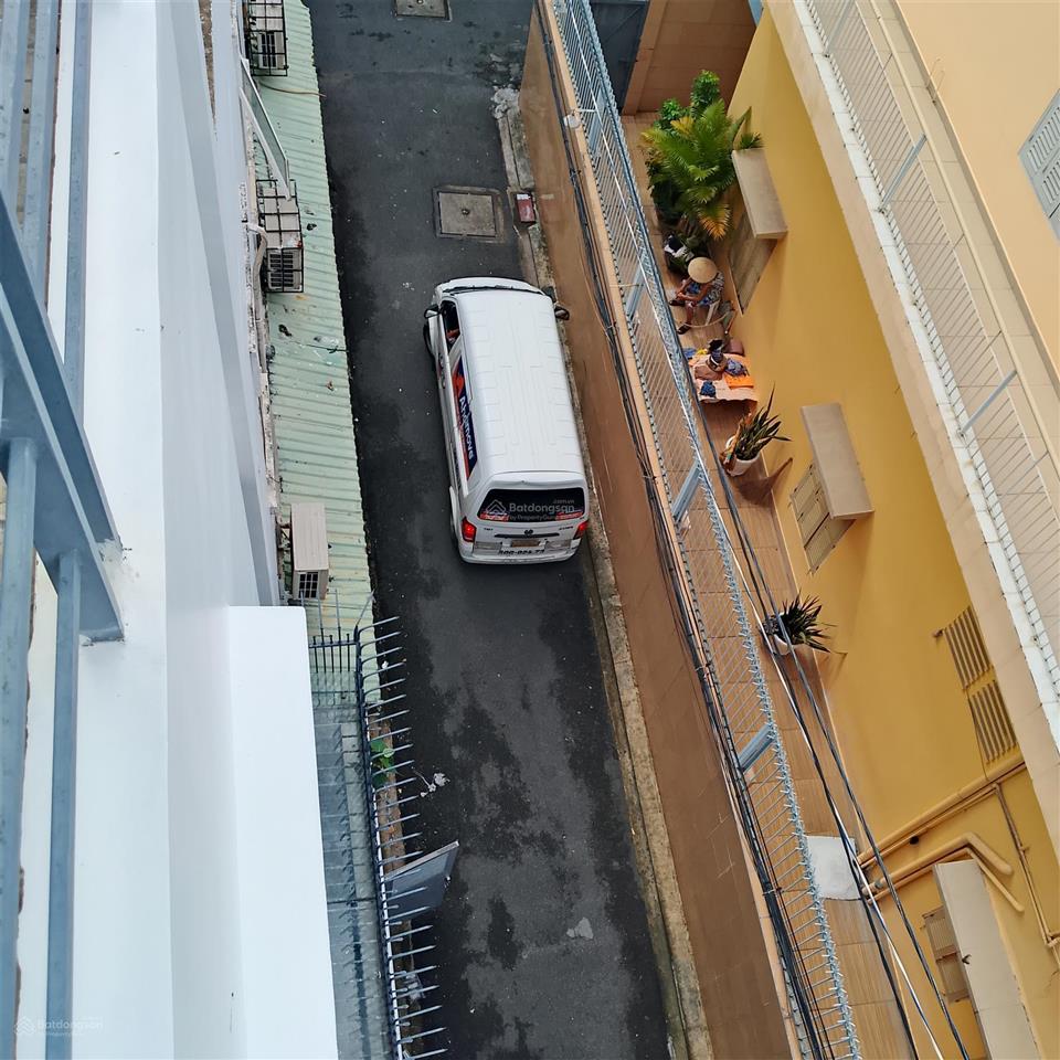 Nhà 4 tầng phan xích long (7,5mx8m). giá 10,6 tỷ