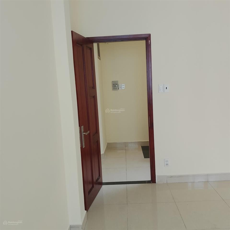 Nhà 4 tầng phan xích long (7,5mx8m). giá 10,6 tỷ