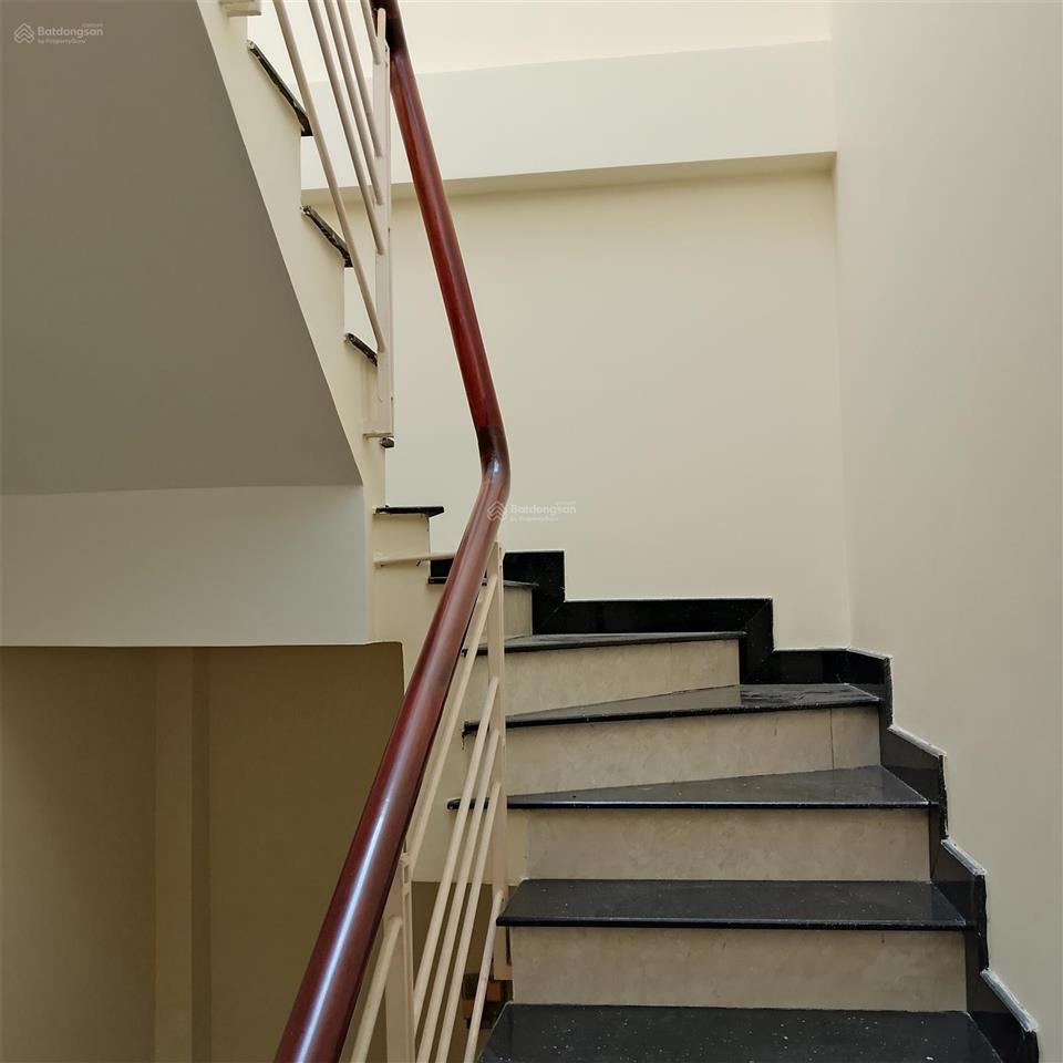 Nhà 4 tầng phan xích long (7,5mx8m). giá 10,6 tỷ