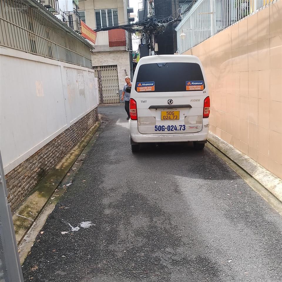 Nhà 4 tầng phan xích long (7,5mx8m). giá 10,6 tỷ
