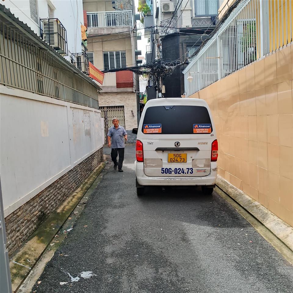 Nhà 4 tầng phan xích long (7,5mx8m). giá 10,6 tỷ