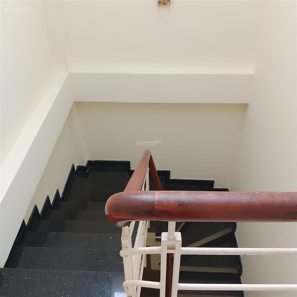 Nhà 4 tầng phan xích long (7,5mx8m). giá 10,6 tỷ