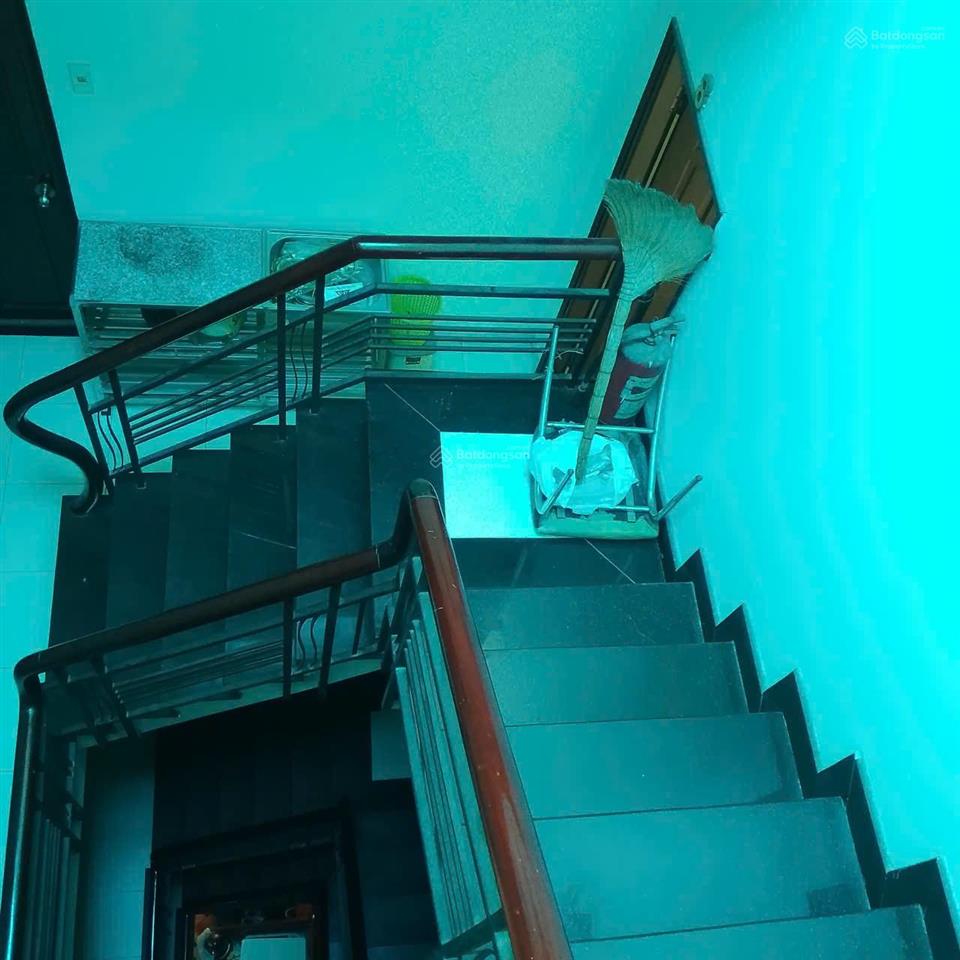 Hẻm cách mạng tháng 8 (5 tầng 4,4mx15m, nở hậu 6,8m). giá 10 tỷ