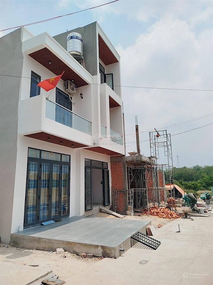 Chính chủ bán nhà 2 tầng 120m2, 3pn2wc, full nt, giá 3tỷ3 thương lượng, shr, trung tâm thủ dầu một