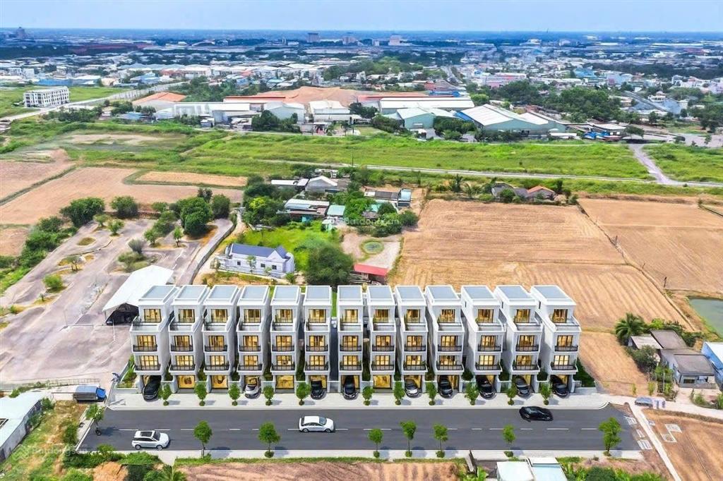Đất chính chủ 100m2 shr, mặt tiền ql1a, trung tâm bến lức, long an