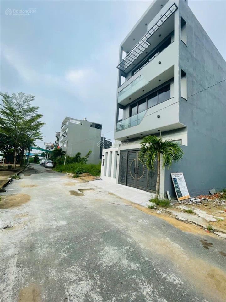 Đất phước kiển nhà bè 6x13,75m đối diện công viên xây dựng ngay, giá 5.9 tỷ
1368 lê văn lương