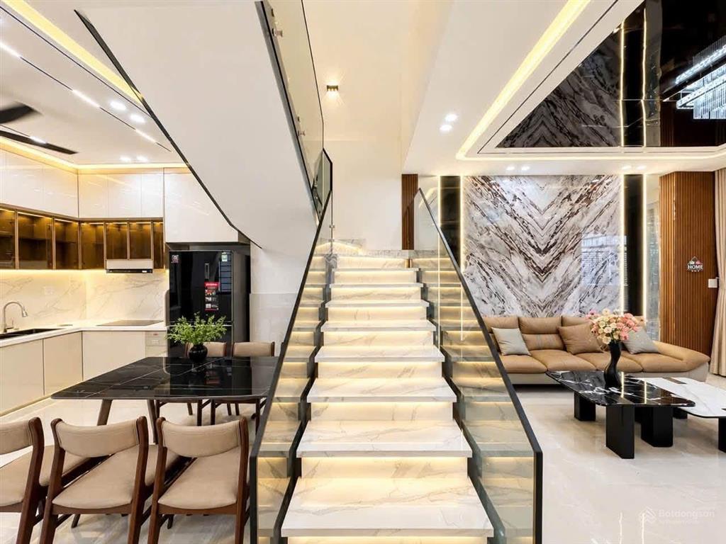Bán nhà căn góc 2 mặt tiền thuận tiện kinh doanh, nhà sát bên q7 giá 6.5 tỷ