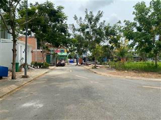 Cần bán lô đất đối diện công viên tại kdc long hậu nam sài gòn. dt 5m x 18m giá 2,3 tỷ.