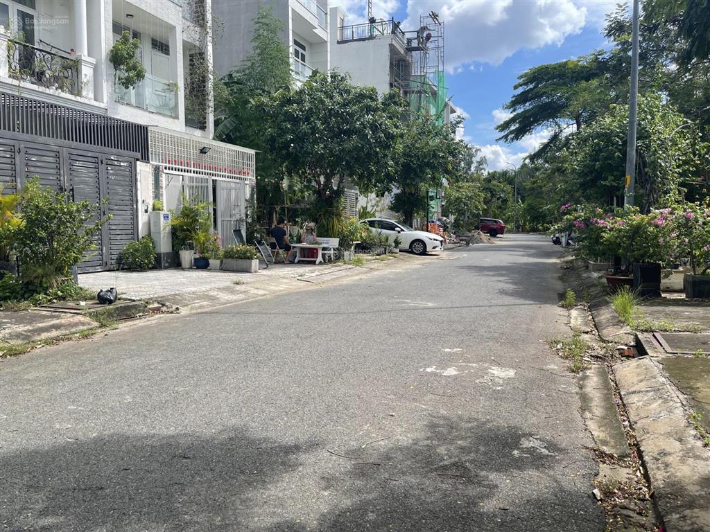 Cần bán lô đất tại kdc sadeco phước kiển a. giá 9,5 tỷ thương lượng. sổ đỏ riêng