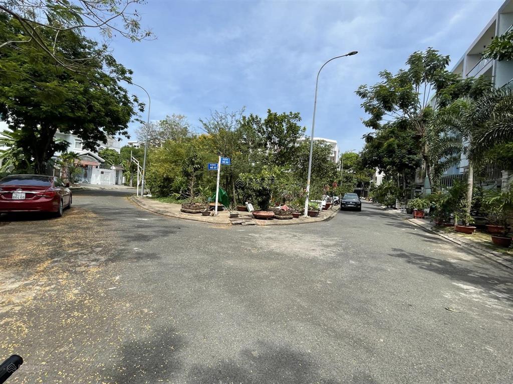 Cần bán lô đất biệt thự đối diện công viên, kdc sadeco phước kiển a. giá 82tr/m2. sổ đỏ riêng