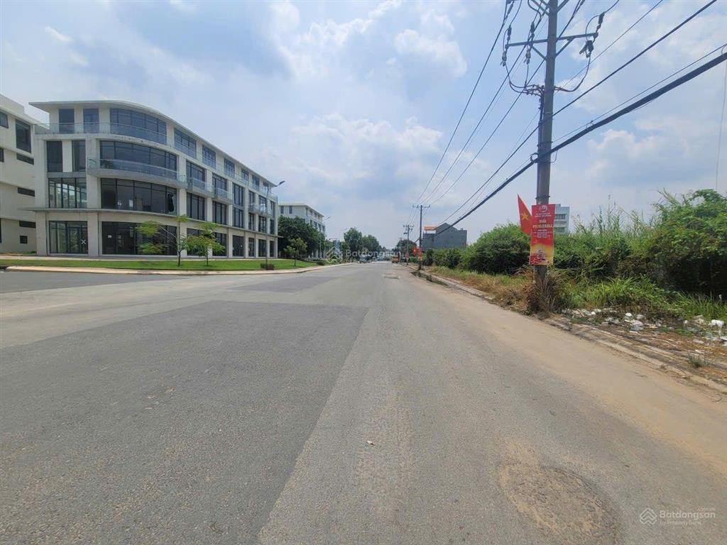 Siêu phẩm mặt tiền đường bưng ông thoàn, dt 5x28,4m (141,9m2) giá chỉ 96tr/m2