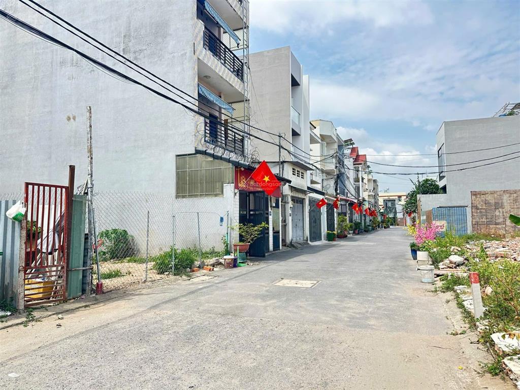 Chỉ 5,5 tỷ/ 52.4m2 đất, sổ sẵn đường 339 phước long b