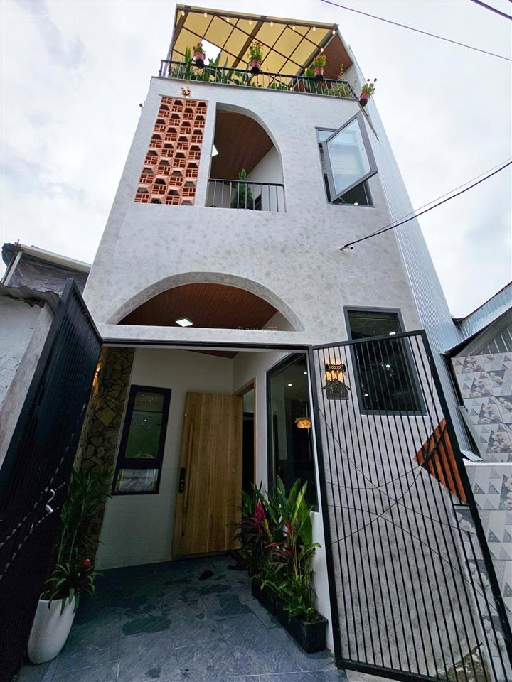 Bán nhà 3 tầng mới xây full nội thất kiệt trường chinh giá tốt