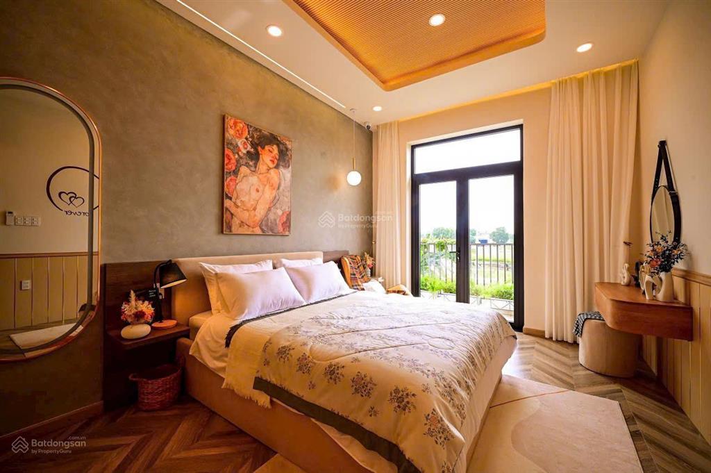Bán nhà 2 lầu mặt tiền đường dt15 rộng 42m, vỉa hè 10m chỉ 2,3 tỷ, khu compound cao cấp