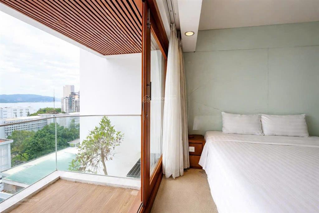 Bán khách sạn 3 sao đạt giải 3 về kiến trúc xây dựng,12 tầng,48 phòng đường trần quang khải