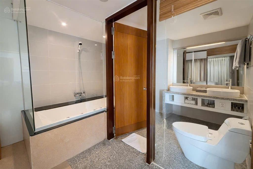 Bán khách sạn 3 sao đạt giải 3 về kiến trúc xây dựng,12 tầng,48 phòng đường trần quang khải
