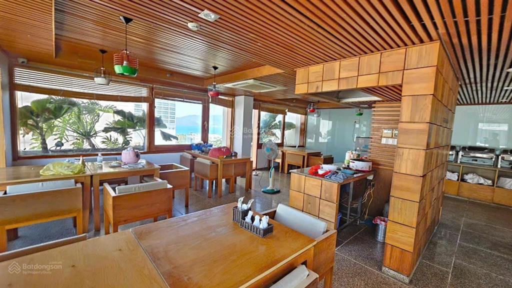 Bán khách sạn 3 sao đạt giải 3 về kiến trúc xây dựng,12 tầng,48 phòng đường trần quang khải