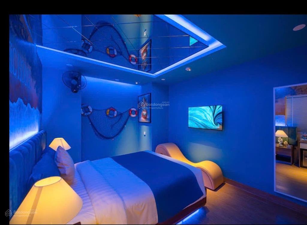 Bán khách sạn đặng tất 48 phòng view đẹp, có nhà hàng, dòng tiền 90tr/tháng