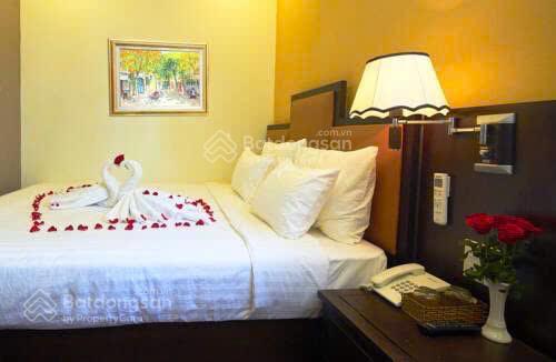 Bán khách sạn phố hùng vương, nha trang, cách biển trần phú 300m2 dòng tiền 720 tr/năm