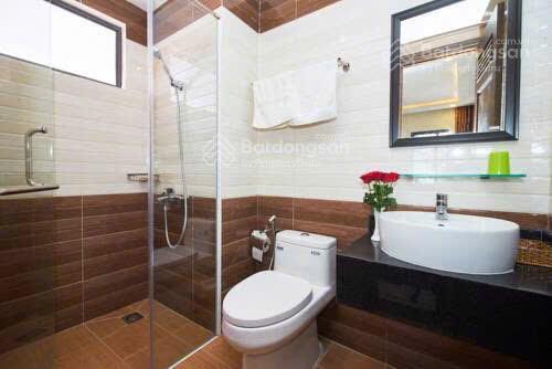 Bán khách sạn phố hùng vương, nha trang, cách biển trần phú 300m2 dòng tiền 720 tr/năm