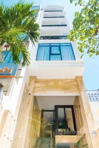 Bán khách sạn phố hùng vương, nha trang, cách biển trần phú 300m2 dòng tiền 720 tr/năm