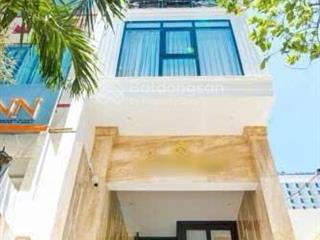 Bán khách sạn phố hùng vương, nha trang, cách biển trần phú 300m2 dòng tiền 720 tr/năm
