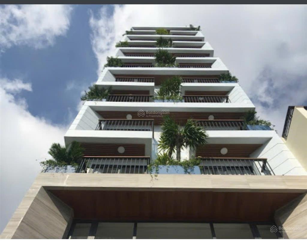 Bán khách sạn 3 sao cách biển trần phú nha trang 300 m . phường nha trang khánh hoà