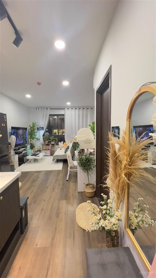 Bán căn hộ 32m2  mt tạ quang bửu  phường 6  q8  có sổ hồng chỉ 2.4 tỷ  0972 806 ***