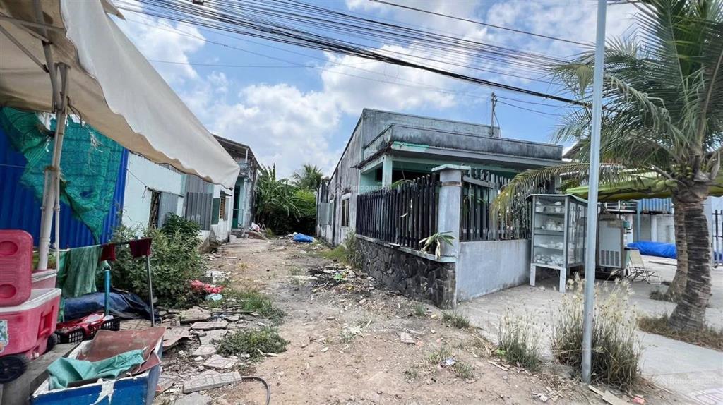 Mặt tiền kinh doanh đắc địa đt 830  sát trung tâm hành chính xã long cang  giá đầu tư cực đẹp