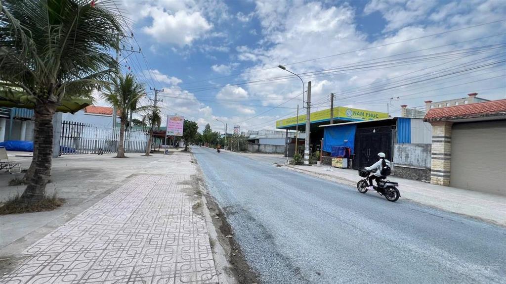 Mặt tiền kinh doanh đắc địa đt 830  sát trung tâm hành chính xã long cang  giá đầu tư cực đẹp