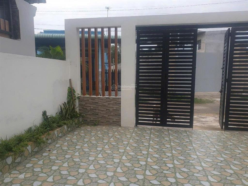 Cần tiền bán gấp nhà 2 tầng ngang 5m, full thổ cư, gần ql22 & vinhomes