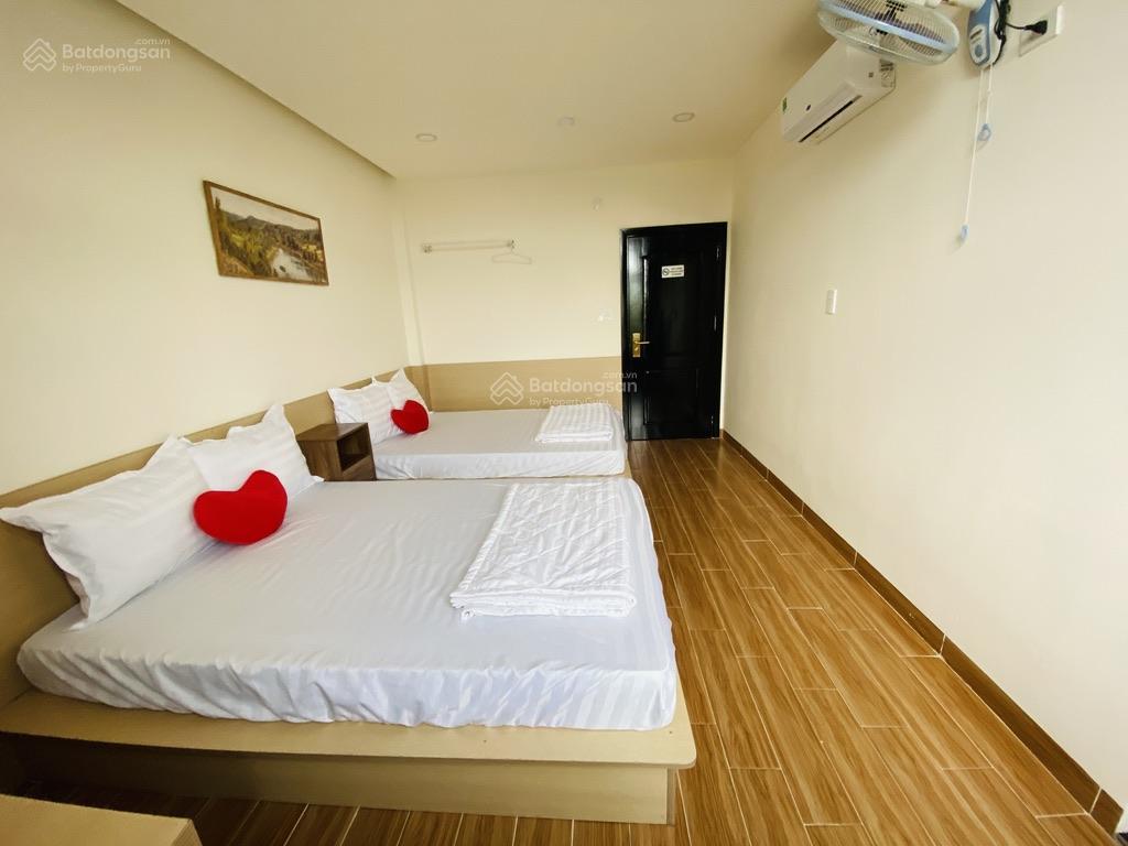 Phòng cao cấp đầy đủ tiện nghi. gần đài truyền hình và trường khoa học xã hội  nhân văn 200 mét.