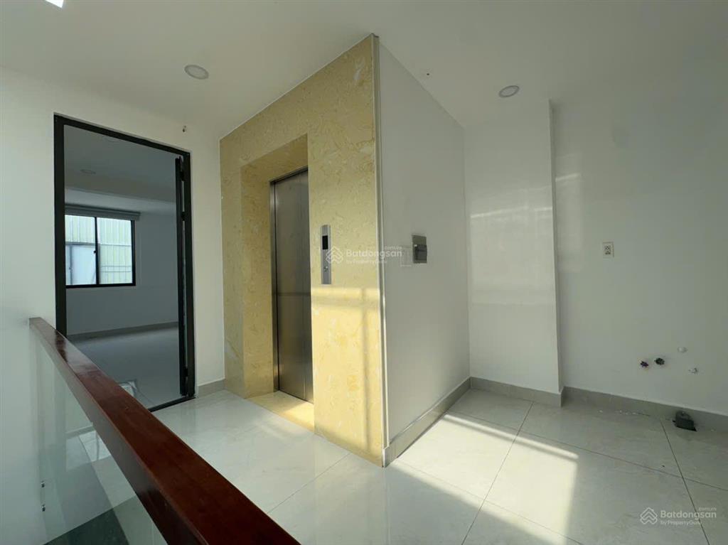 Bán căn góc hoàn thiện văn phòng đường 11 trong kdc vạn phúc 5x20m giá 21 tỷ có hầm và thang máy