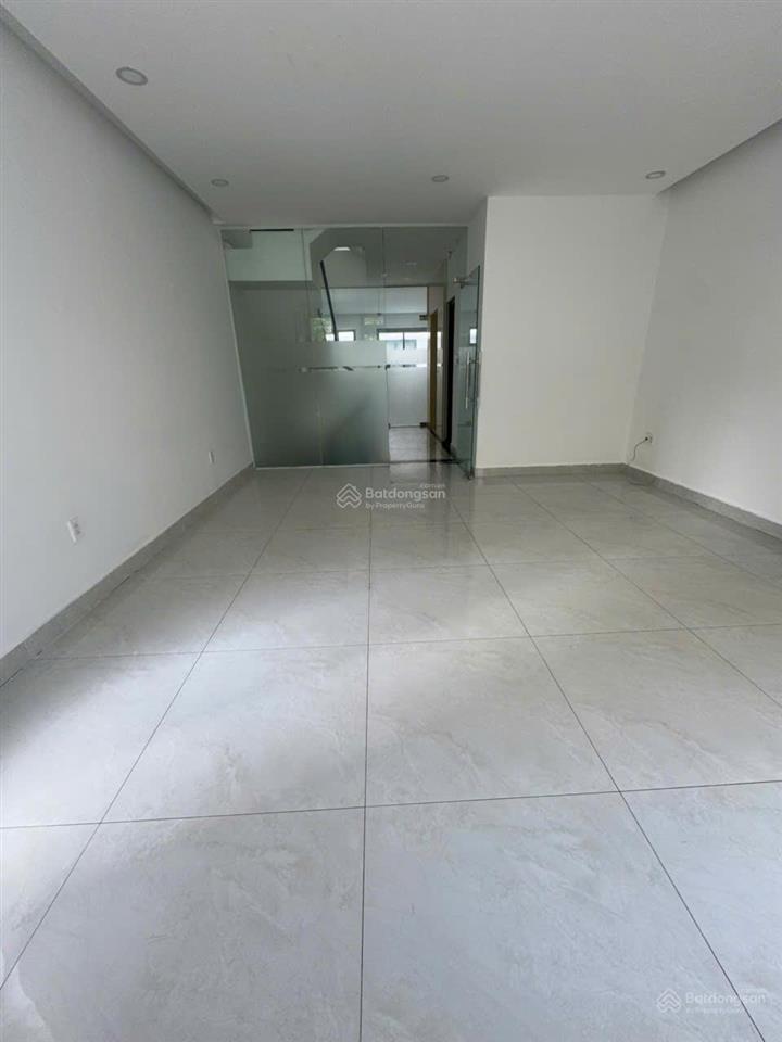 Bán căn góc hoàn thiện văn phòng đường 11 trong kdc vạn phúc 5x20m giá 21 tỷ có hầm và thang máy