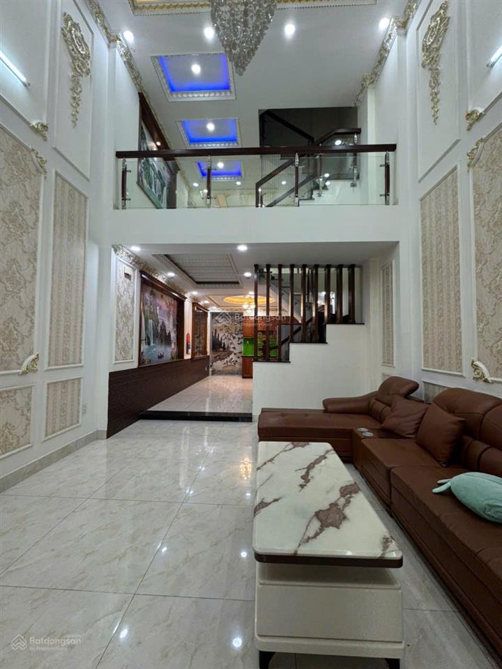 Giảm giá bán nhanh nhà 3 tầng rộng rãi gần trường, gần chợ hiệp bình chủ tặng nội thất dọn ở ngay