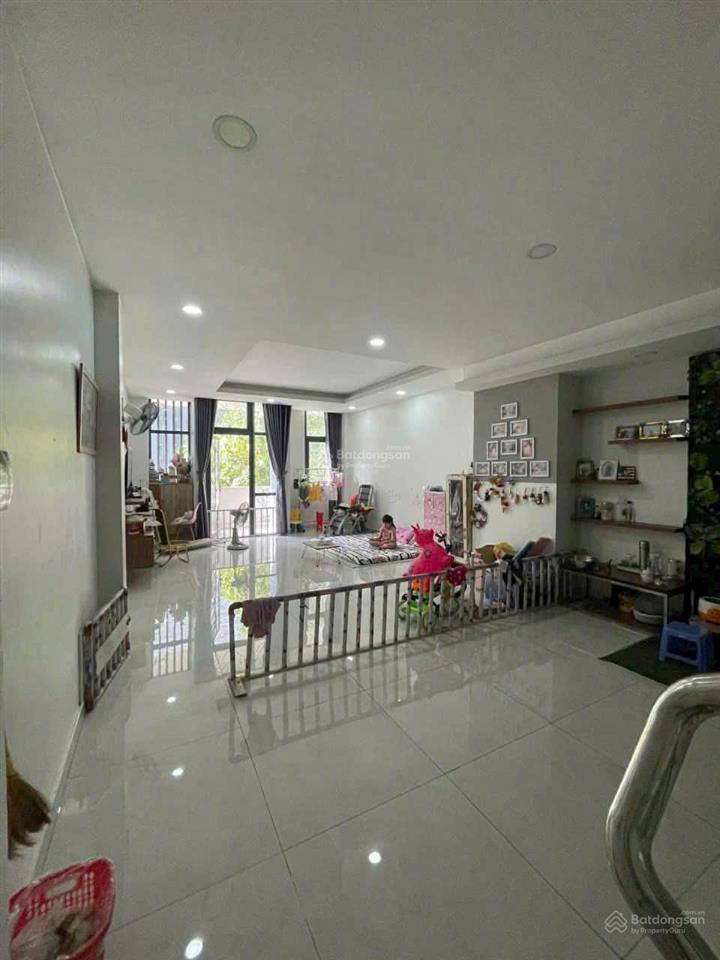 Cần bán căn nhà vạn phúc city hoàn thiện đường lớn city 5x175tầng, giá chỉ 17,9 tỷ sổ hồng riêng