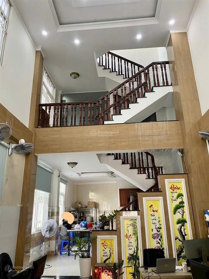 Bán nhà 4 tầng  góc 2 mặt tiền đường số 17 gần gigamall phường hiệp bình full thổ cư dtsd 200m2