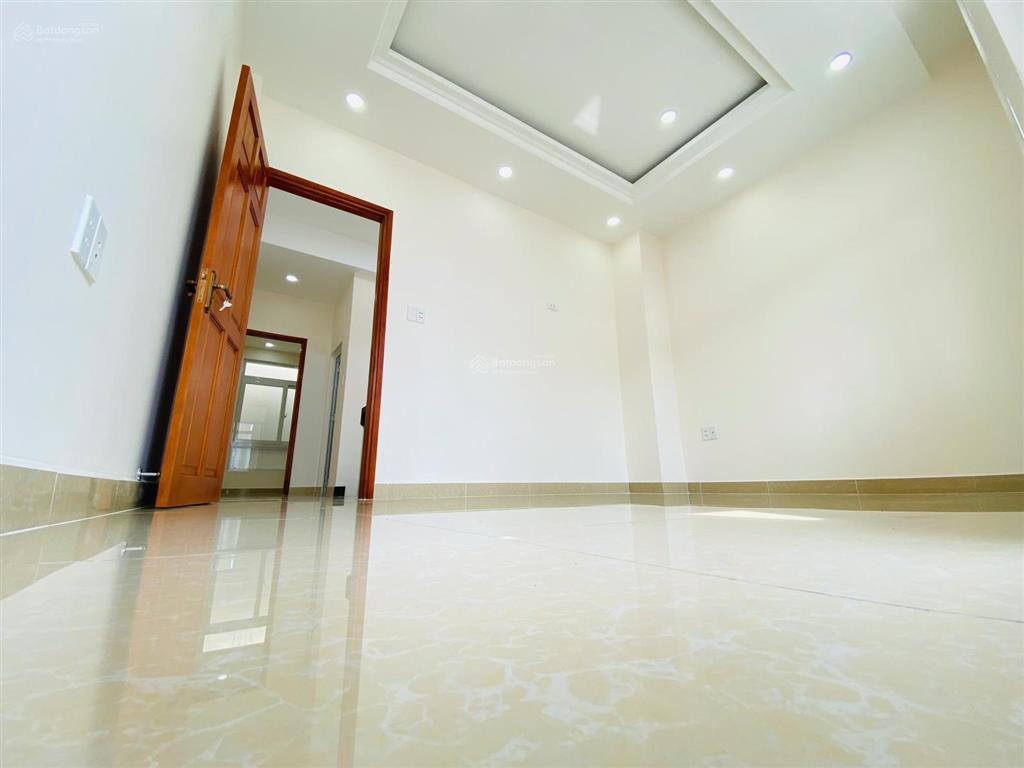 Bán nhà 3 lầu quốc lộ 13 khu ở văn minh, gần chợ đầu mối đường 6m giá 8 tỷ xe hơi đậu trong nhà