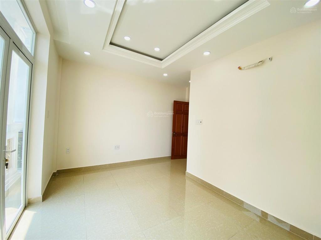 Bán nhà 3 lầu quốc lộ 13 khu ở văn minh, gần chợ đầu mối đường 6m giá 8 tỷ xe hơi đậu trong nhà