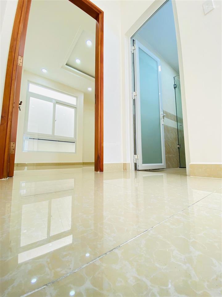 Bán nhà 3 lầu quốc lộ 13 khu ở văn minh, gần chợ đầu mối đường 6m giá 8 tỷ xe hơi đậu trong nhà