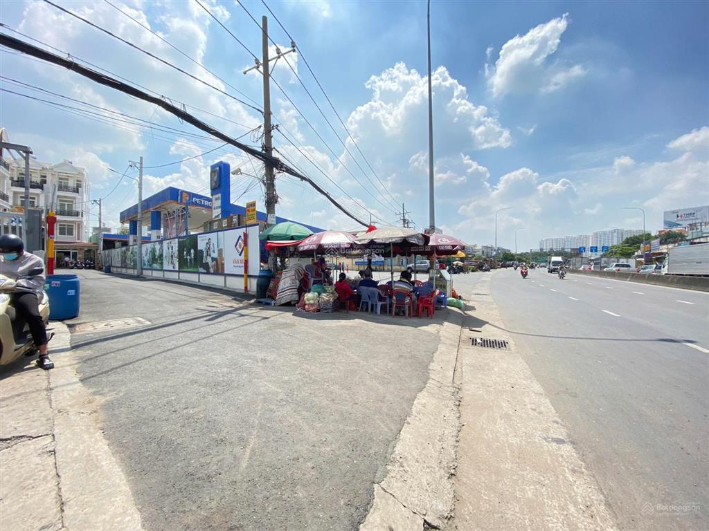 Bán nhà 3 lầu quốc lộ 13 khu ở văn minh, gần chợ đầu mối đường 6m giá 8 tỷ xe hơi đậu trong nhà