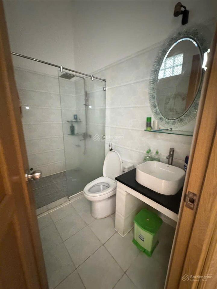Chủ gửi bán nhà 3 lầu  khu dân cư thành uỷ  đường 18 phạm văn đồng  có công viên nội khu.
