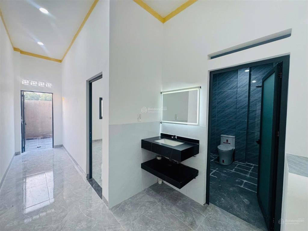 Cần bán nhà lầu đại học việt đức, nhà 3 phòng ngủ gần vành đai 4