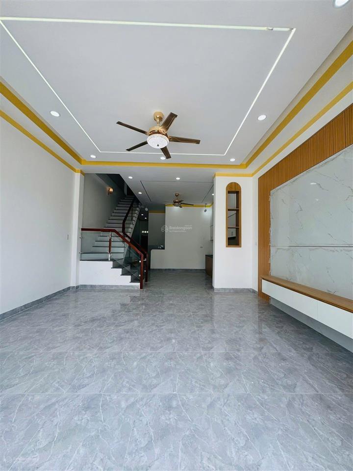 Cần bán nhà lầu đại học việt đức, nhà 3 phòng ngủ gần vành đai 4