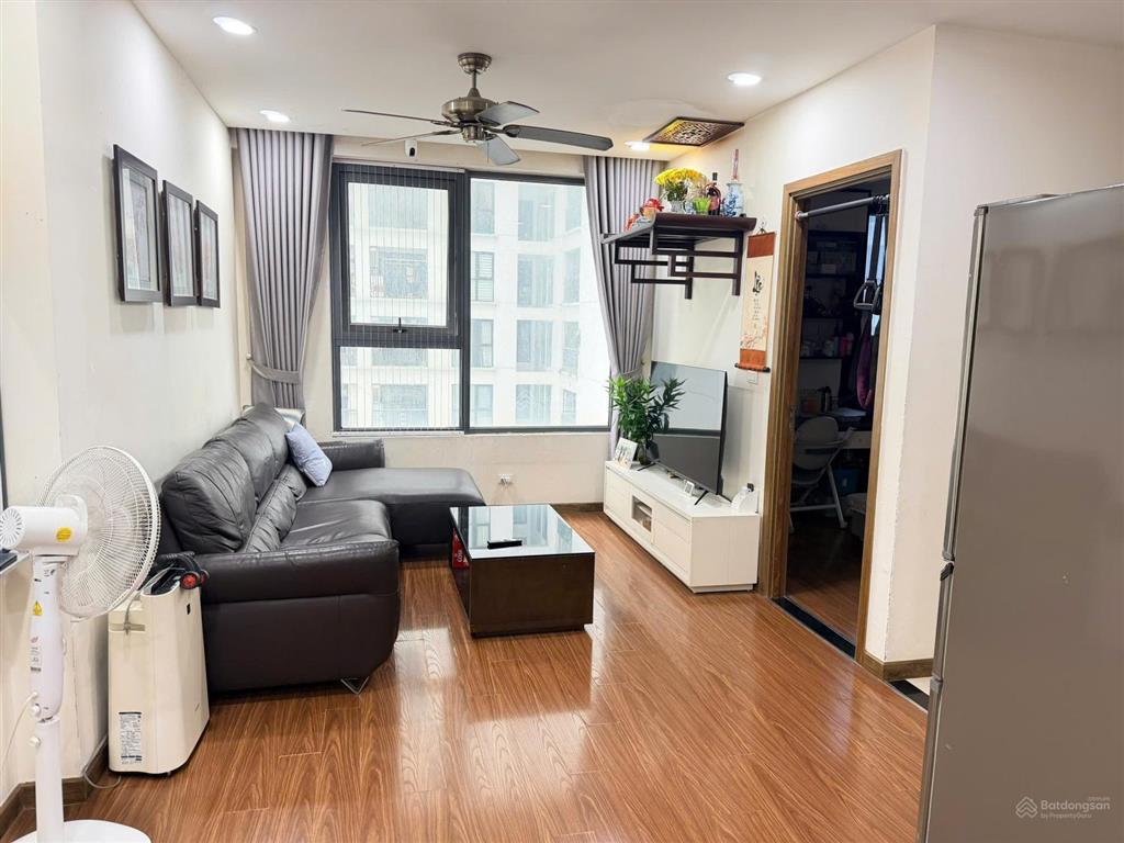 Chính chủ cần bán căn 2 ngủ 67m2, sổ đỏ, ban công đông nam, eco green city (ảnh thật)